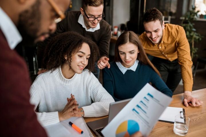 Quais são as tendências atuais nos cursos técnicos que mais se alinham com o mercado de trabalho?