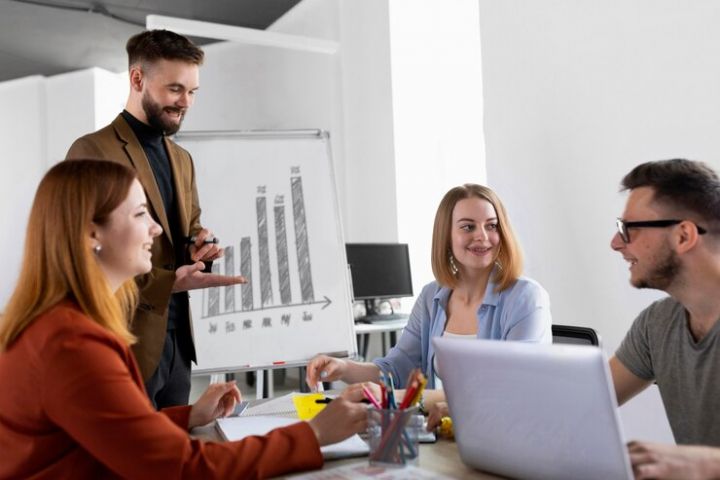 Quais fatores devem ser considerados ao escolher um curso técnico? 