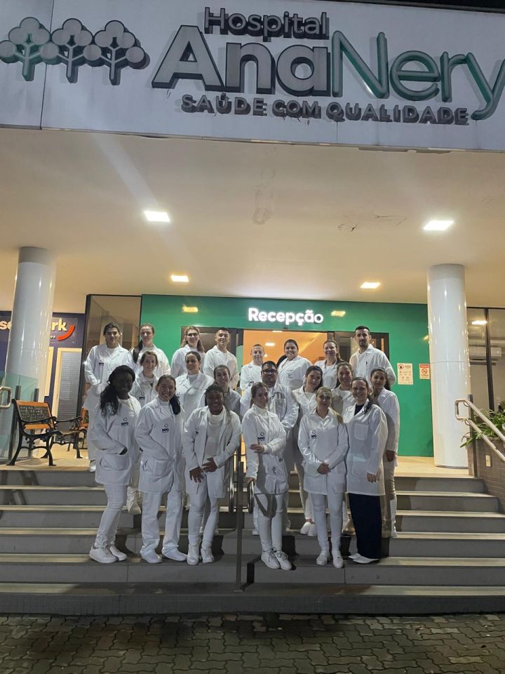 Alunos do Técnico em Enfermagem da Escola SEG visitam Hospital Ana Nery