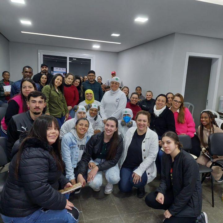 Alunos do Técnico de Segurança do Trabalho da Escola SEG de Novo Hamburgo visitam a Granja Pinheiros