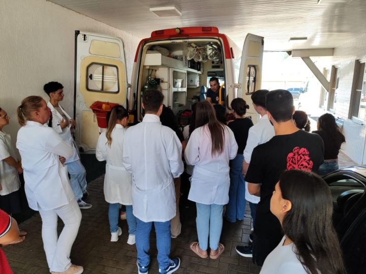 Alunos do Curso Técnico em Enfermagem da Escola SEG de Santa Rosa realizam visita técnica à UPA